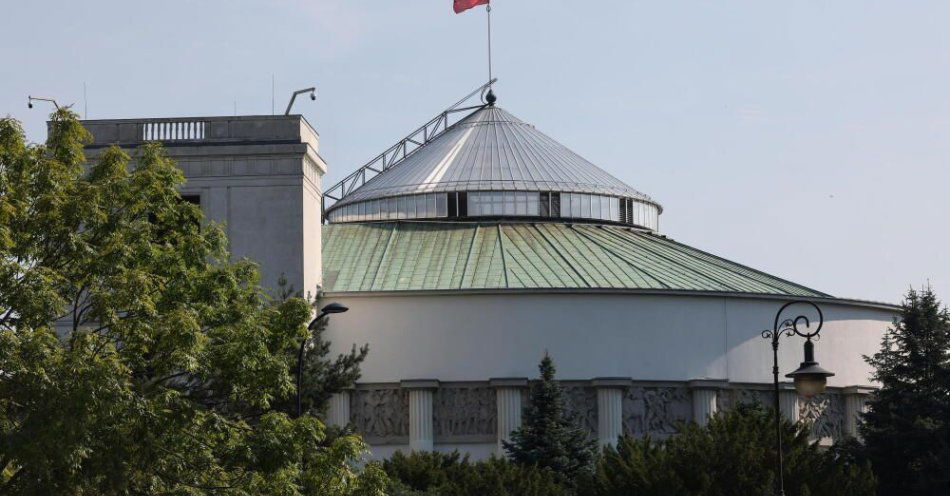 zdjęcie: W pobliżu Sejmu znaleziono model samolotu-zabawki / fot. PAP