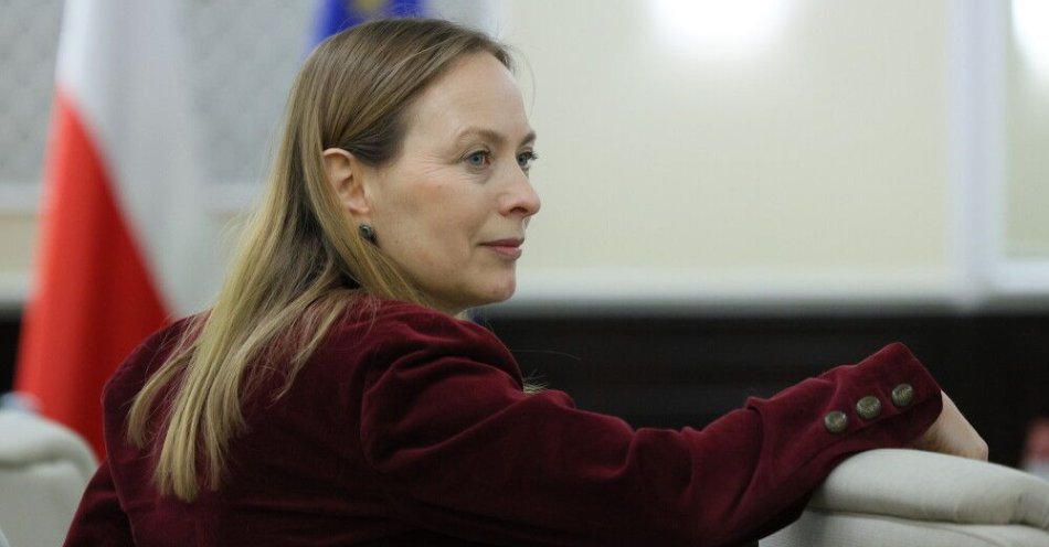 zdjęcie: Pełczyńska-Nałęcz: zarekomendowałam Hennig-Kloskę i Kasprzyka do zarządu / Warszawa, 03.02.2026. Minister funduszy i polityki regionalnej Katarzyna Pełczyńska-Nałęcz na posiedzeniu rządu w KPRM w Warszawie, 3 bm. Rada Ministrów ma się zająć projektem zmiany Prawa ochrony środowiska, rozszerzającym ustawowe przesłanki możliwości zaskarżania do sądów administracyjnych programów ochrony powietrza. To odpowiedź na skargę KE do TSUE przeciwko Polsce. (mr) PAP/Paweł Supernak