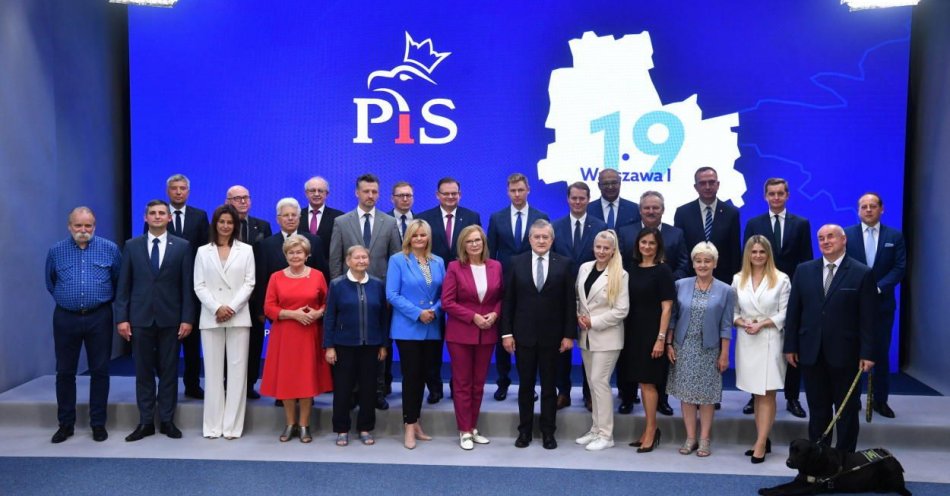 zdjęcie: Gliński, Gosiewska, Wdówik, Lisiecki - na czele listy PiS w Warszawie / fot. PAP