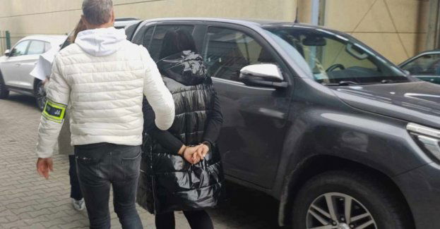 Poszła odwiedzić partnera w więzieniu i zabrała ze sobą córki oraz marihuanę i mefedron