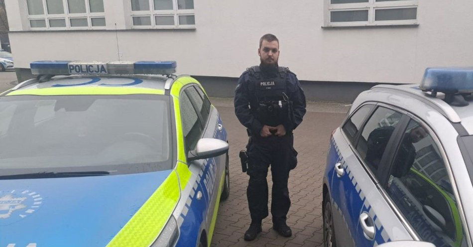 zdjęcie: Młody policjant uratował seniorkę podczas interwencji / fot. KMP w Toruniu