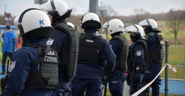 Spokojny przebieg meczu IV ligi w Czeluśnicy dzięki policji
