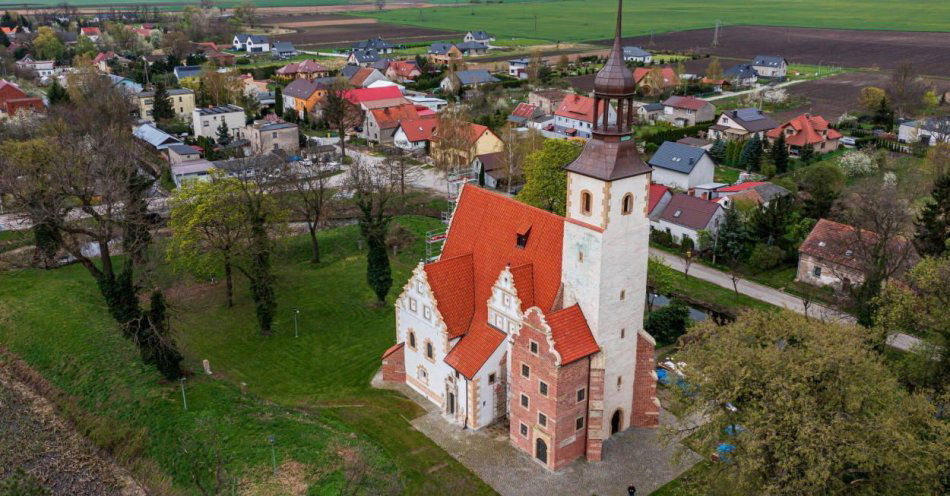 zdjęcie: Kościół pw. św. Trójcy w Żórawinie został wpisany na listę Pomników Historii / fot. PAP