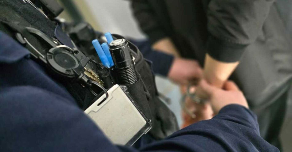 zdjęcie: 17-latek ukarany za odpalanie rac na meczu GKS Jastrzębie / fot. KMP w Jastrzębiu Zdroju