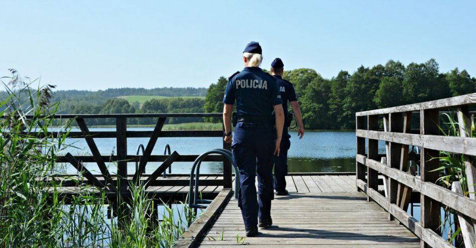 zdjęcie: Akweny pod czujnym okiem dzielnicowych / fot. KMP Suwałki