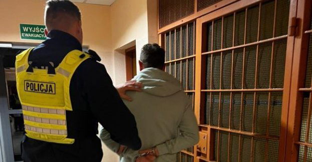 Pijany kierowca zasnął w samochodzie.