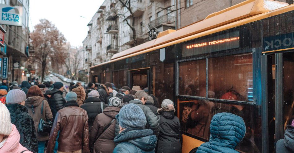 zdjęcie: Trzy dodatkowe bezpłatne linie autobusowe do miejskich cmentarzy / v11395068