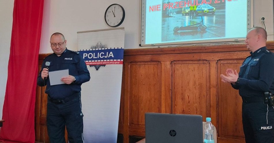 zdjęcie: Bezpieczne hulajnogi uczą młodzież w Wąbrzeźnie / fot. KPP Wąbrzeźno