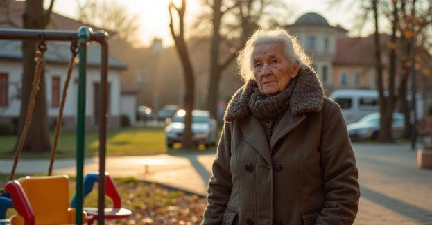 Seniorka zdezorientowana odnaleziona przy placu zabaw