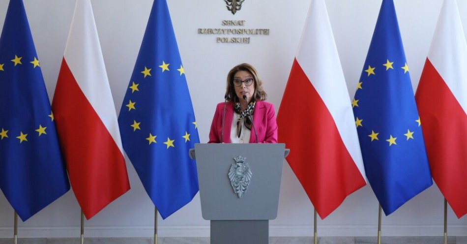 zdjęcie: Kidawa-Błońska: rząd, Sejm i Senat zadziałali odpowiedzialnie ws. obniżki cen paliw / Warszawa, 04.03.2026. Marszałek Senatu Małgorzata Kidawa-Błońska podczas konferencji prasowej przed posiedzeniem izby, 4 bm. (mr) PAP/Paweł Supernak