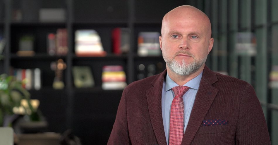 zdjęcie: Lekarz: Karol Nawrocki zapewne sporo papierosów w swoim życiu wypalił. Stwierdził, że w kampanii lepiej będzie je zastąpić woreczkami nikotynowymi / fot. Newseria - dr Krzysztof Łanda, ekspert ds. zdrowia publicznego, były wiceminister zdrowia, założyciel Fundacji Watch Health Care