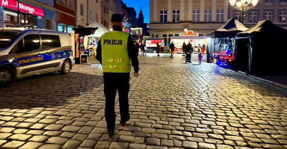 zdjęcie: Przedświąteczna niedziela handlowa Policja apeluje o ostrożność / fot. KPP w Świdnicy