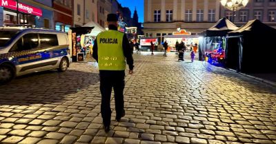 Przedświąteczna niedziela handlowa Policja apeluje o ostrożność