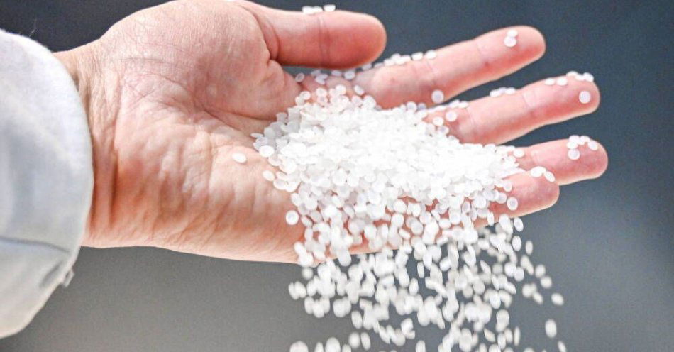 zdjęcie: Plastiki z recyklingu zawierają wiele szkodliwych substancji / fot. PAP