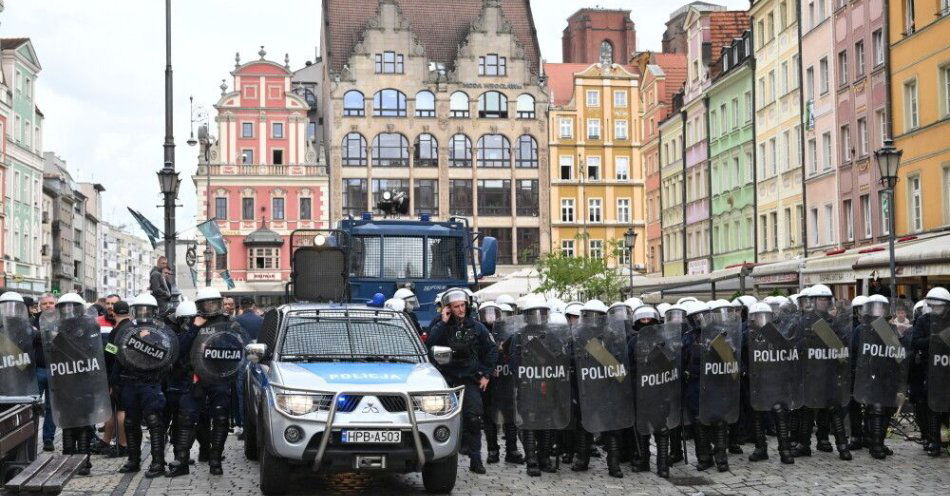 zdjęcie: Ponad 1000 interwencji policji w związku z finałem Ligi Konferencji / fot. PAP