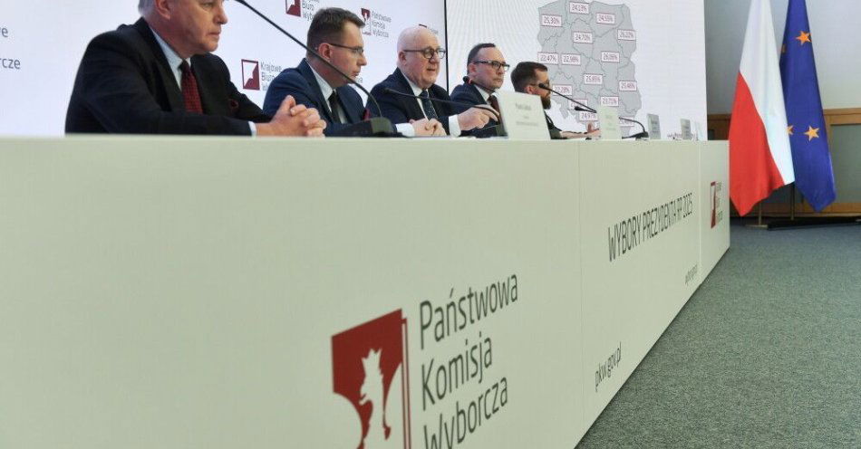 zdjęcie: Frekwencja w II turze wyborów na godz. 12 wyniosła 24,83 proc. Najwyższa w woj. małopolskim / fot. PAP