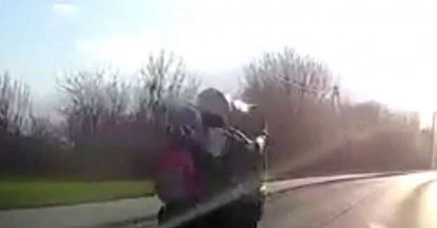 Skrajnie nieodpowiedzialne zachowanie motocyklisty