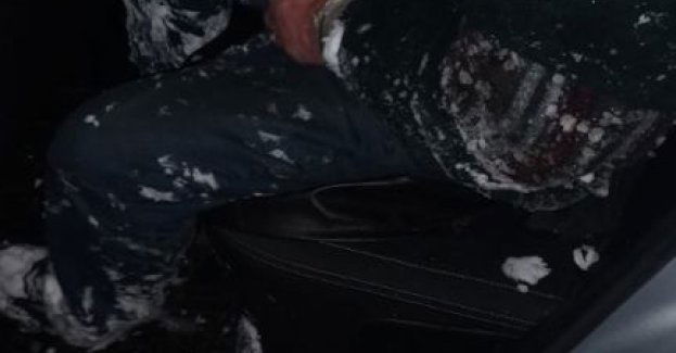 Policjanci uratowali mężczyznę z lasu przed zamarznięciem