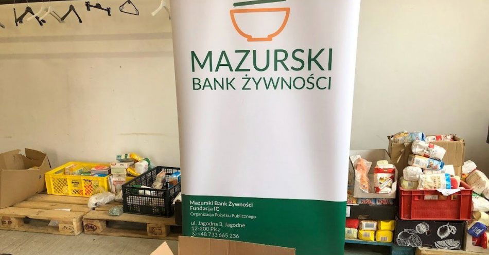zdjęcie: Paczki świąteczne dla najbardziej  potrzebujących mieszkańców / fot. KPP w Piszu