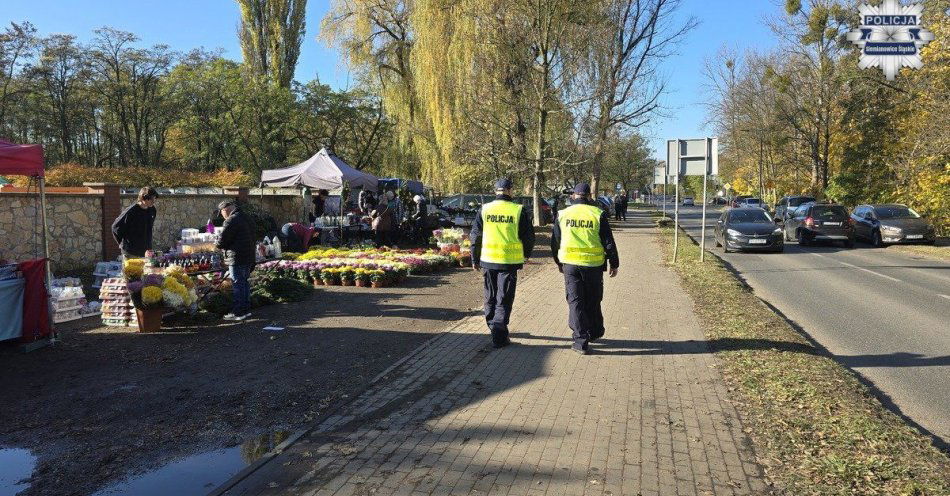 zdjęcie: Policja w Siemianowicach pilnuje bezpieczeństwa na Wszystkich Świętych / fot. KMP w Siemianowicach Śląskich