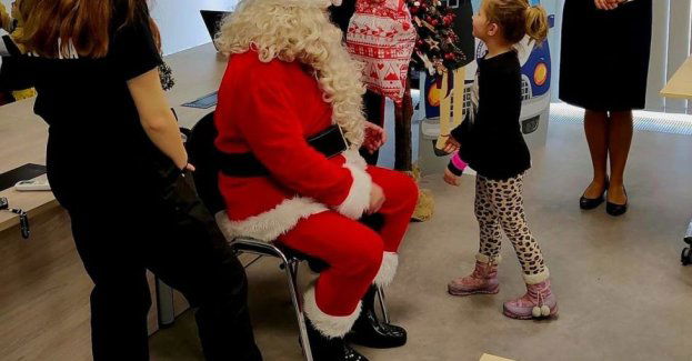 Policyjne Mikołajki w Lwówku Śląskim rozgrzały serca dzieci