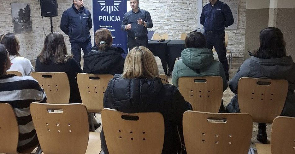 zdjęcie: Debata o bezpieczeństwie młodzieży w SP nr 1 / fot. KPP w Pruszczu Gdańskim