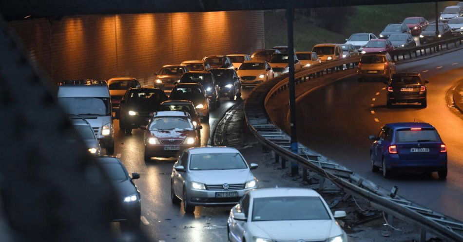 zdjęcie: Zmiana właściciela pojazdu to najczęstsza z przyczyn braku polisy OC / fot. PAP