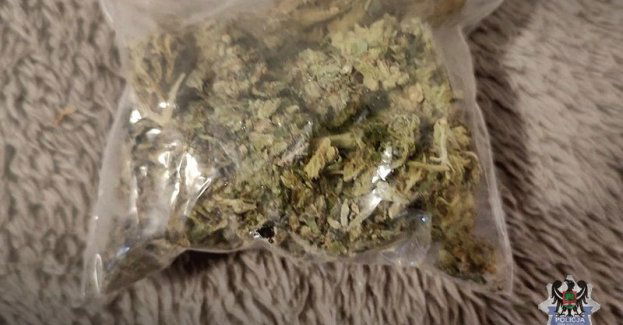 Miniony weekend z trzema zatrzymanymi sprawcami przestępstw narkotykowych. Jeden z nich posiadał znaczne ilości środków odurzających i psychotropowych