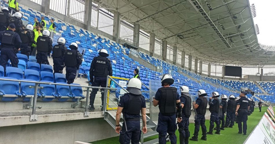 zdjęcie: Policyjne ćwiczenia na płockim stadionie / fot. KMP w Płocku