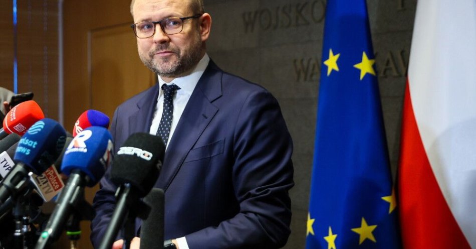 zdjęcie: Przydacz: Czarzasty powinien wytłumaczyć się ze swoich wschodnich kontaktów biznesowych i towarzyskich / Warszawa, 12.01.2026. Szef Biura Polityki Międzynarodowej KPRP Marcin Przydacz podczas briefingu prasowego na warszawskim lotnisku Okęcie, 12 bm. Prezydent RP Karol Nawrocki udaje się z dwudniową wizytą do Zjednoczonego Królestwa Wielkiej Brytanii i Irlandii Północnej. (aldg) PAP/Leszek Szymański