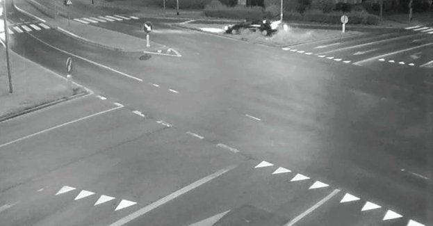 Pijany kierowca ściął znaki drogowe