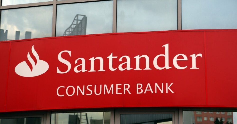 zdjęcie: CBZC: pieniądze straciło blisko 170 klientów banku Santander / Warszawa, 08.04.2014. Oddział Santander Consumer Banku przy Al. Stanów Zjednoczonych w Warszawie, 8 bm. Komisja Nadzoru Finansowego wydała dziś zgodę na przejęcie przez BZ WBK 60 proc. Santander Consumer Banku od Santander Consumer Finance w zamian za nowo wyemitowane akcje BZ WBK. (soa) PAP/Tomasz Gzell