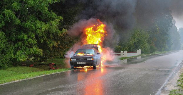 Dwóch mężczyzn zginęło w pożarze samochodu w Mszanie Dolnej