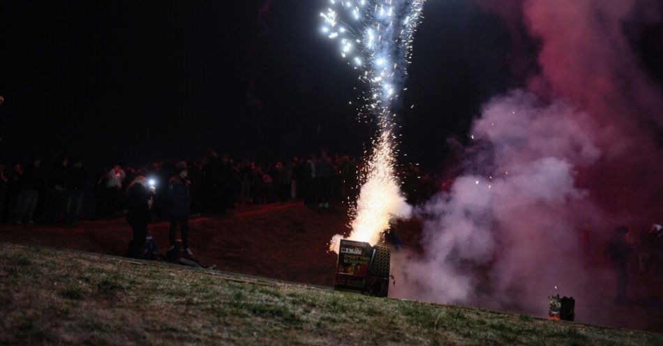 zdjęcie: Państwowa Straż Pożarna: 775 interwencji strażaków podczas sylwestrowej nocy / Warszawa, 01.01.2025. Fajerwerki na Kopie Cwila w Warszawie, 1 bm. na powitanie Nowego Roku 2025 przez mieszkańców stolicy. (aldg) PAP/Leszek Szymański