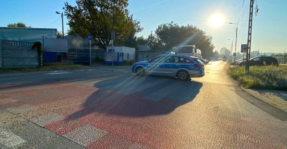 zdjęcie: Policjant uratował chłopca po potrąceniu przy Rondzie PCK / fot. KPP w Pabianicach