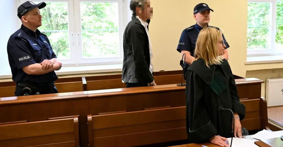 zdjęcie: Koszalin: oskarżony o przestępstwa dot. pornografii z udziałem dzieci skazany na 6 lat więzienia / Koszalin, 12.08.2026. Oskarżony Rafał B. na sali Sądu Rejonowego w Koszalinie, 12 bm. Sąd ma wydać wyrok w sprawie 46-letniego Rafała B., oskarżonego o siedem przestępstw dotyczących posiadania, utrwalania i rozpowszechniania materiałów pornograficznych z udziałem dzieci oraz zwierząt. (mr) PAP/Piotr Kowala