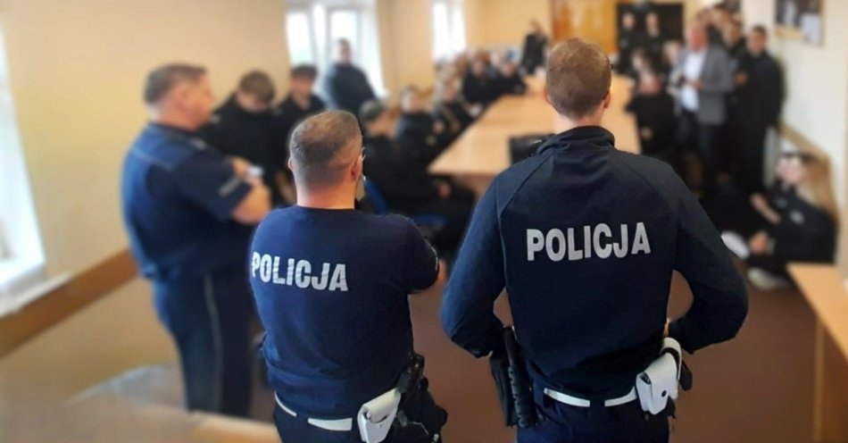 zdjęcie: Uczniowie klas policyjnych odwiedzili kościerską komendę / fot. KPP w Kościerzynie