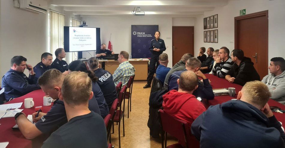 zdjęcie: Współczesny kontekst i wymiar etyki zawodowej policjanta – temat szkolenia w którym brali udział nowomiejscy policjanci / fot. KPP w Nowym Mieście Lubawskim