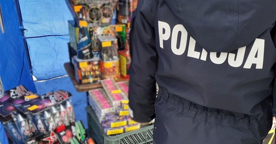 zdjęcie: Bezpieczny Sylwester i zasady używania fajerwerków / fot. KPP w Lęborku