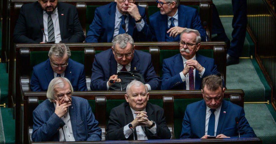 zdjęcie: PiS wygrałoby wybory, ale przewaga nad KO jest minimalna / fot. PAP