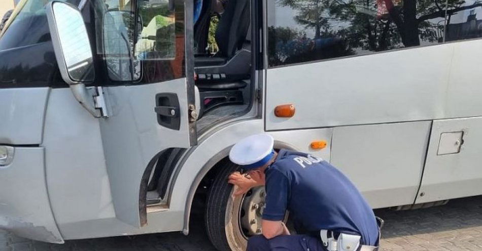 zdjęcie: Organizujesz wycieczkę? Poproś policjantów o kontrolę autokaru! / fot. KPP Skarżysko-Kamienna