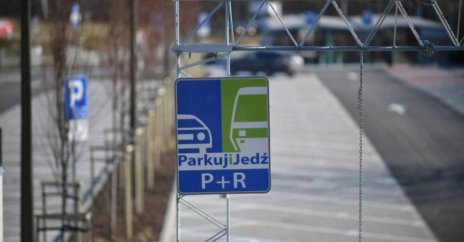 zdjęcie: Podpisano umowę na projekt i budowę parkingu P+R w Rembertowie / fot. PAP