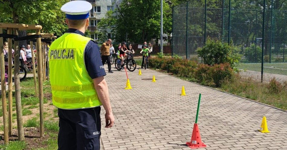 zdjęcie: Policjanci ruchu drogowego w charakterze egzaminatorów / fot. KMP we Włocławku