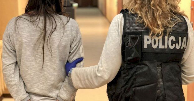 Policjanci zatrzymali kobietę i mężczyznę za znęcanie się nad trojgiem swoich dzieci.