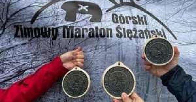 Służba z pasją–IX Górski Zimowy Maraton Ślężański z udziałem strzelińskich policjantów