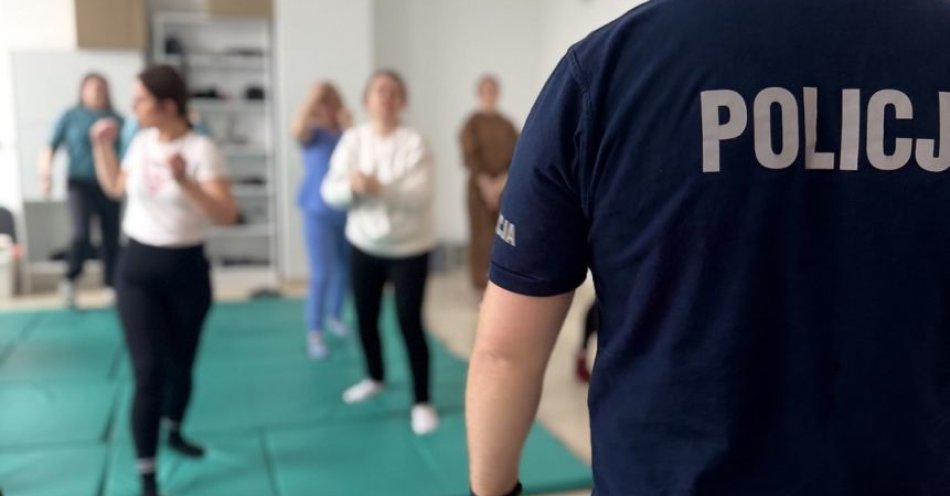 zdjęcie: Samoobrona dla medyków w Białogardzie szkolenia policji / fot. KPP w Białogardzie