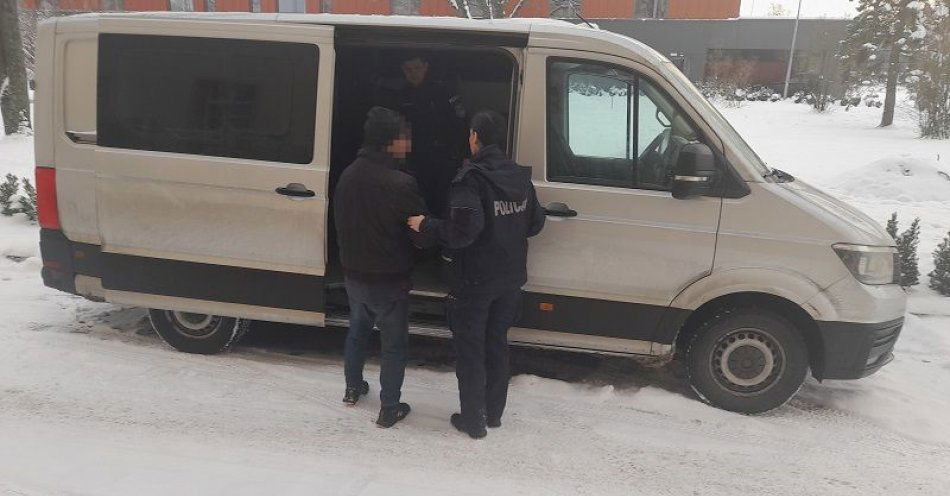 zdjęcie: Dopuścił się przestępstwa przeciwko rodzinie i opiece. Za kratki trafi na rok / fot. KPP w Lęborku