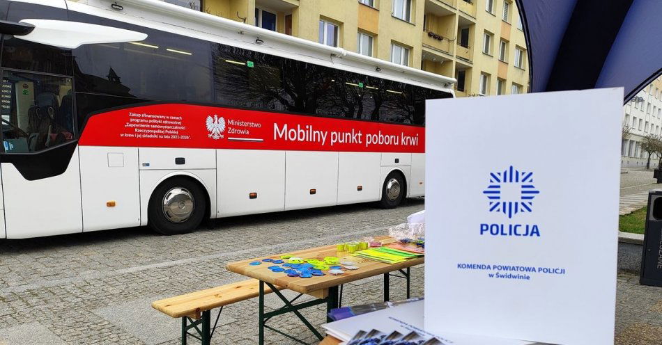 zdjęcie: Czerwona pomoc - bo każda kropla krwi jest na wagę .... życia! / fot. KPP w Świdwinie