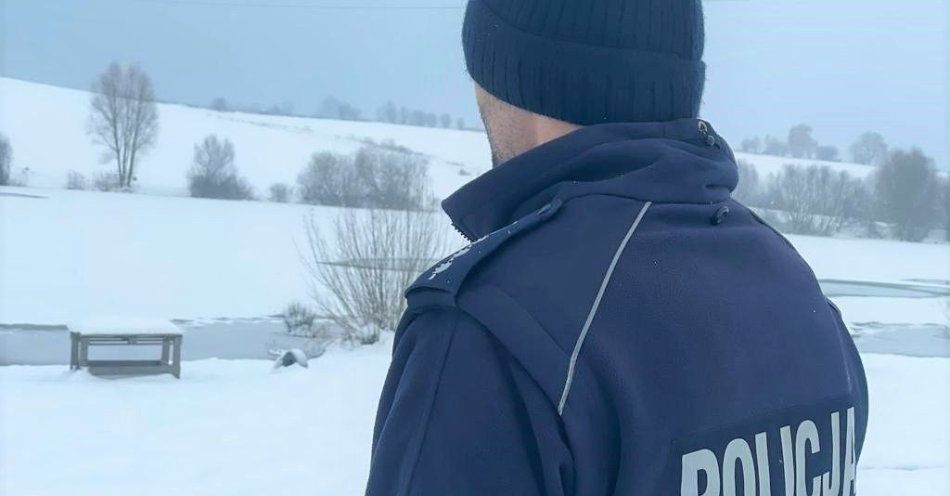 zdjęcie: Policja ostrzega przed wchodzeniem na zamarznięte zbiorniki / fot. KPP w Wodzisławiu Śląskim