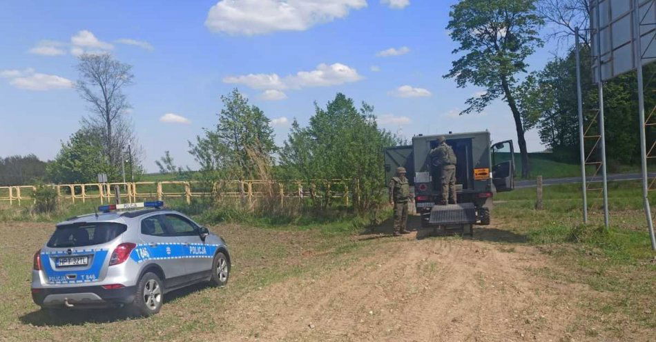 zdjęcie: Policjanci zabezpieczyli miejsce odnalezienia niewybuchu z okresu II Wojny Światowej / fot. KPP w Gołdapi
